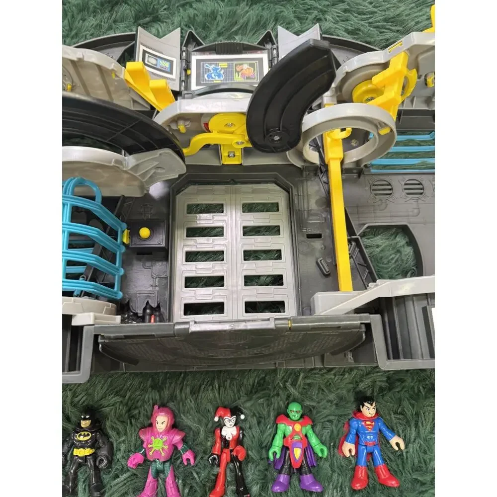 Imaginext DC Super Friends Batcave Playset with 5 Action Figures